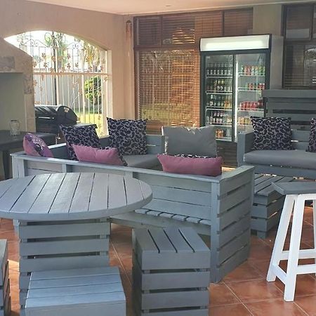Life Tours & Accommodation Boksburg Eksteriør billede