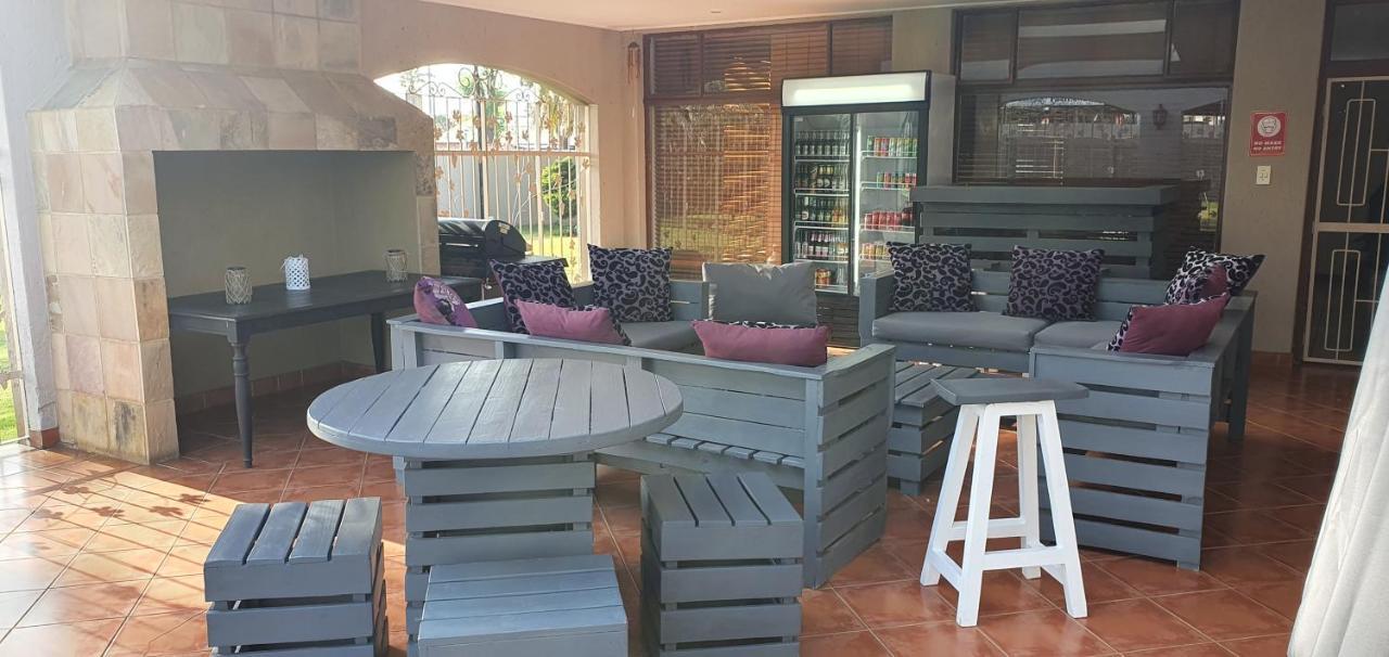 Life Tours & Accommodation Boksburg Eksteriør billede