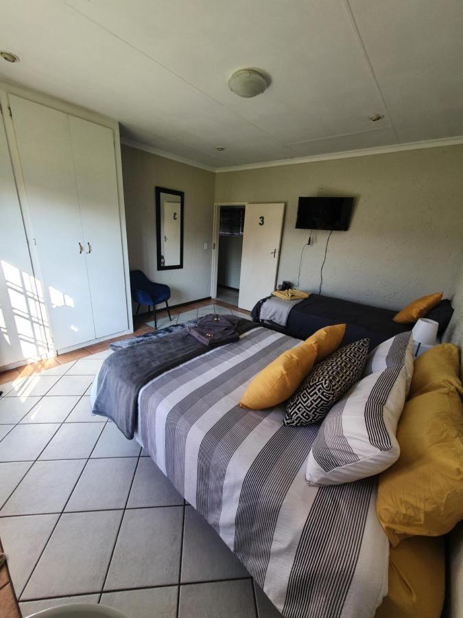 Life Tours & Accommodation Boksburg Eksteriør billede