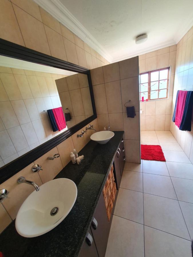 Life Tours & Accommodation Boksburg Eksteriør billede