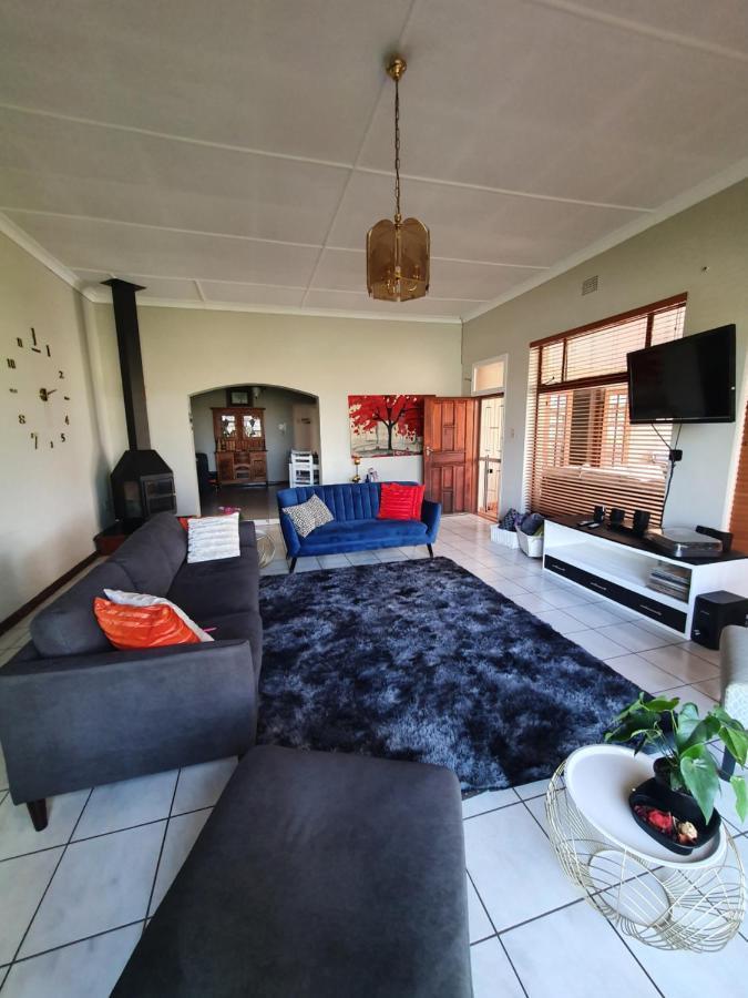 Life Tours & Accommodation Boksburg Eksteriør billede