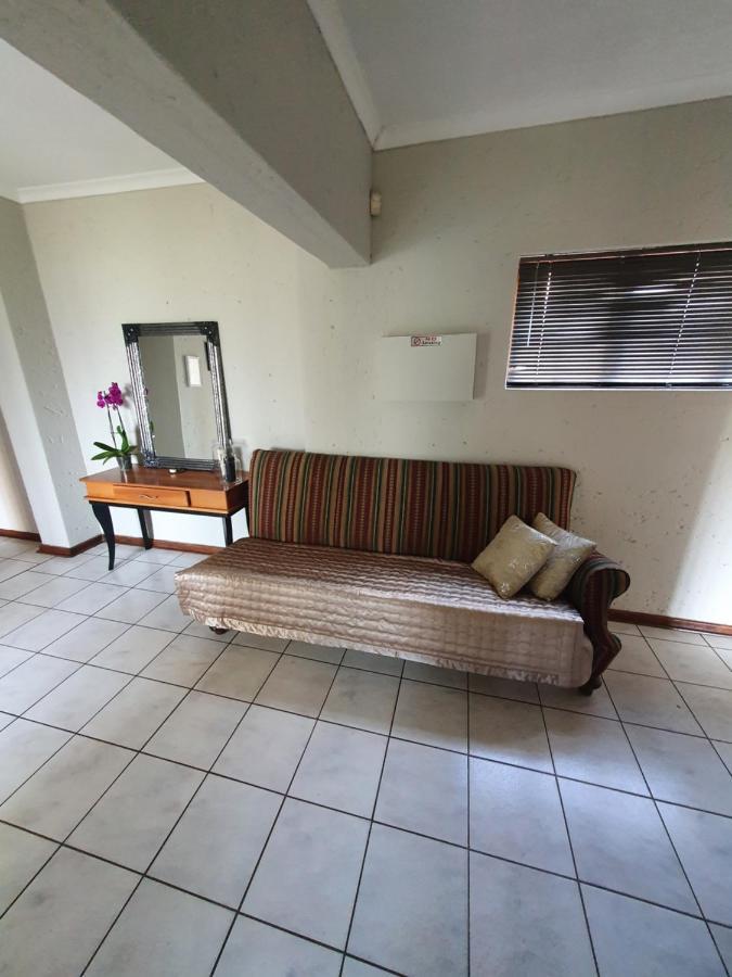 Life Tours & Accommodation Boksburg Eksteriør billede
